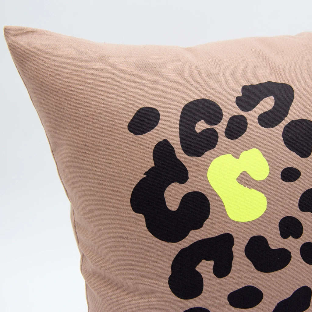Kissenbezug canvas taupe leo allover groß detail aufnahme